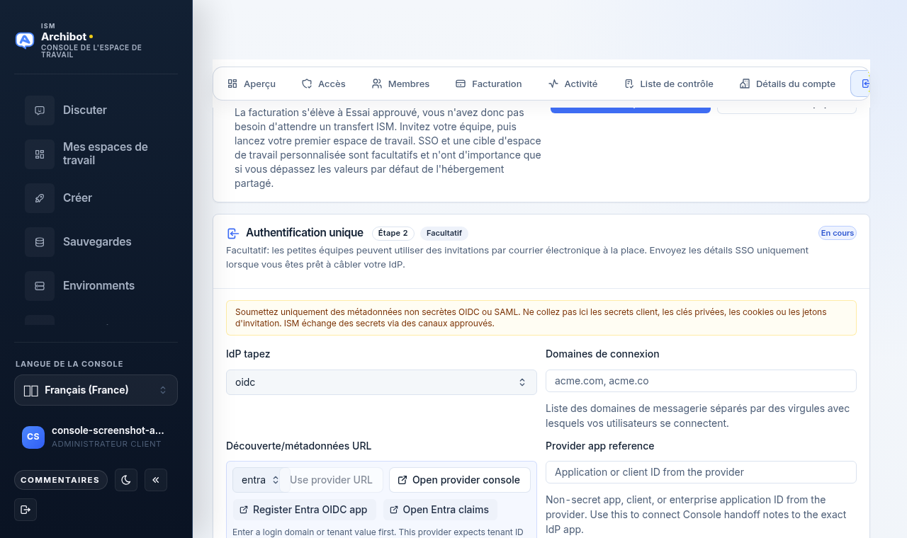 Étape Authentification unique de la Console avec le type d'IdP, les domaines de connexion, l'URL des métadonnées de découverte, le mappage des claims, les groupes de rôles et un panneau d'état de préparation SSO.